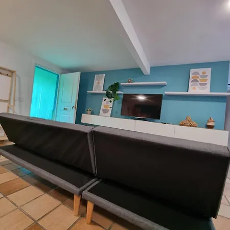 Mequedo Canas Nyaraló *