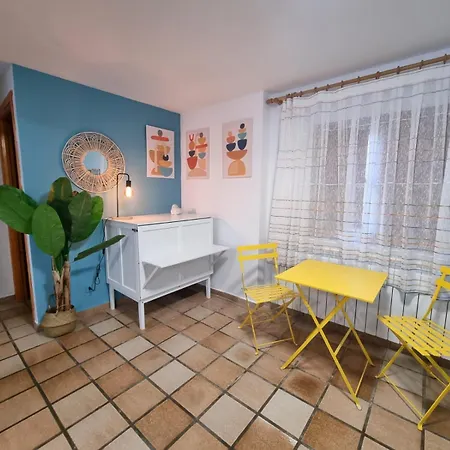 Mequedo Canas Nyaraló *