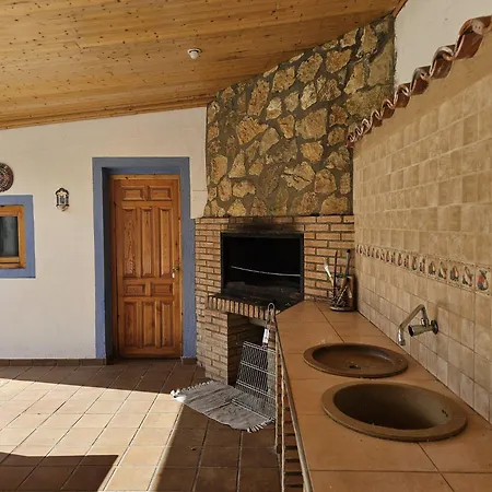 Mequedo Canas Nyaraló *